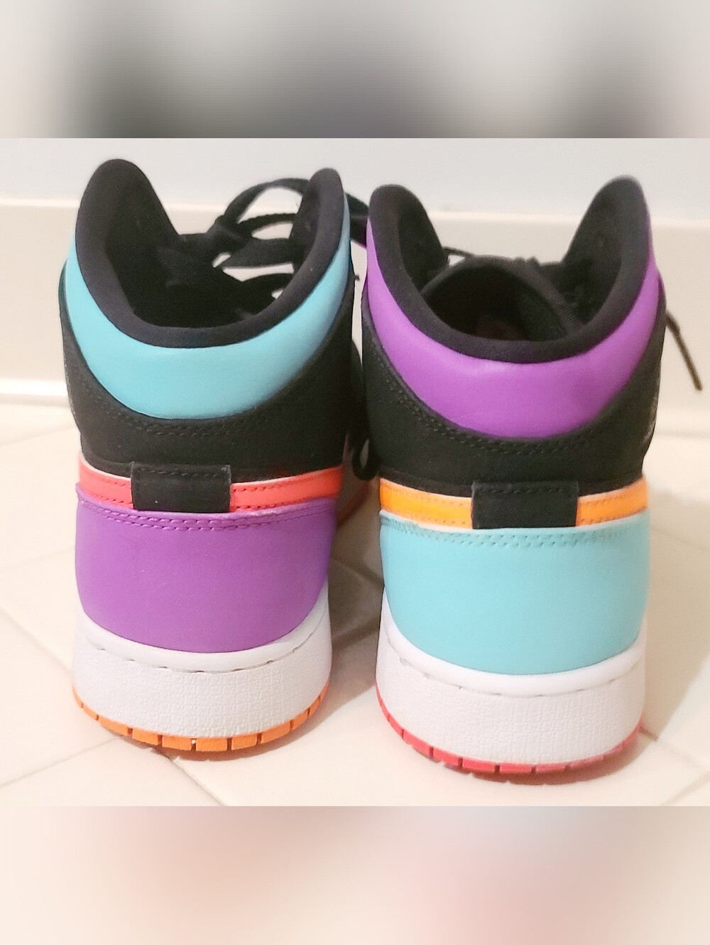 Air Jordan 1 Mid Candy GS Size 7Y / Women's Size 8.5 - Picture 6 of 7